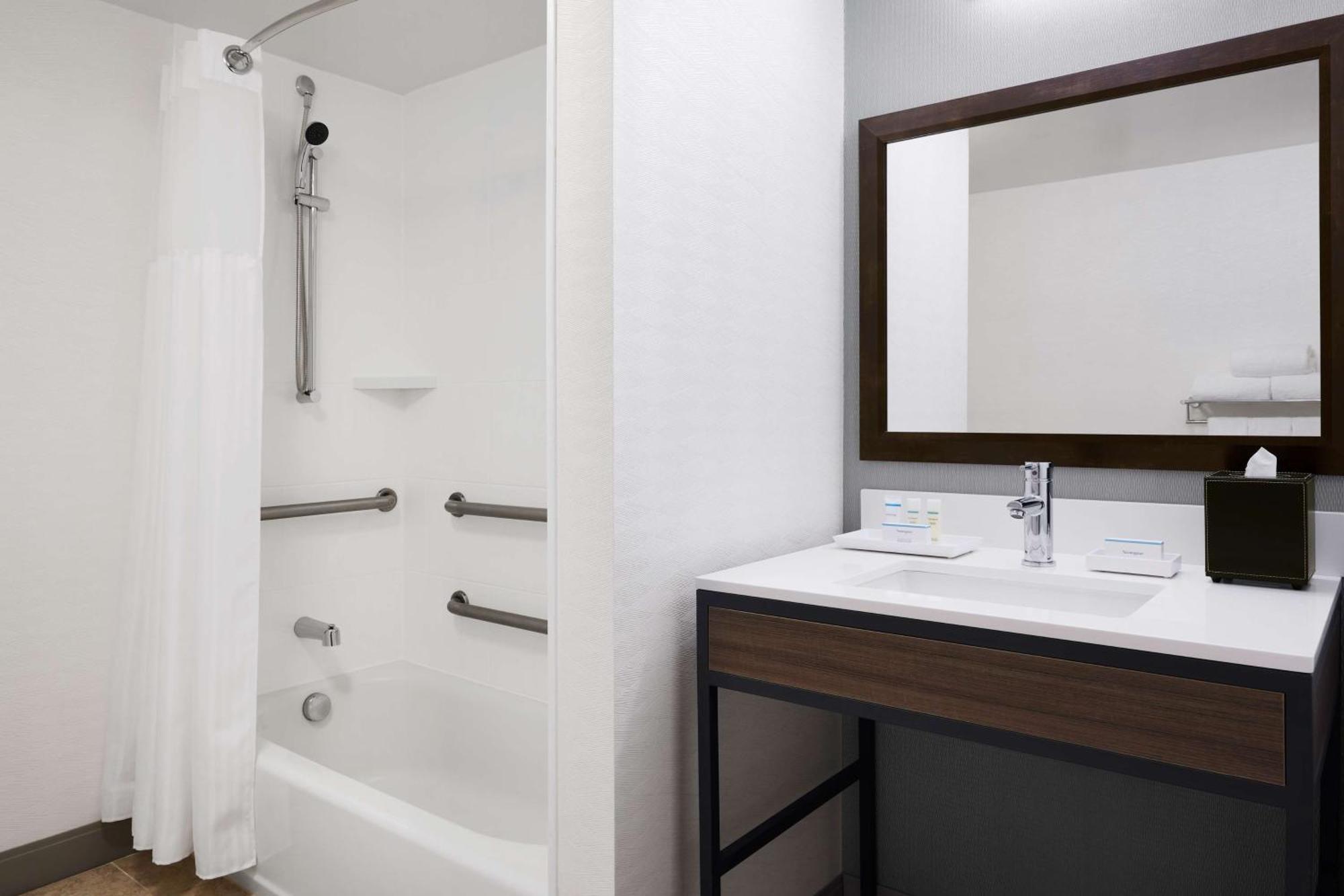 King Room with BathTub - Disability Access